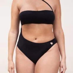 Une Pièce Asymétrique - Noire